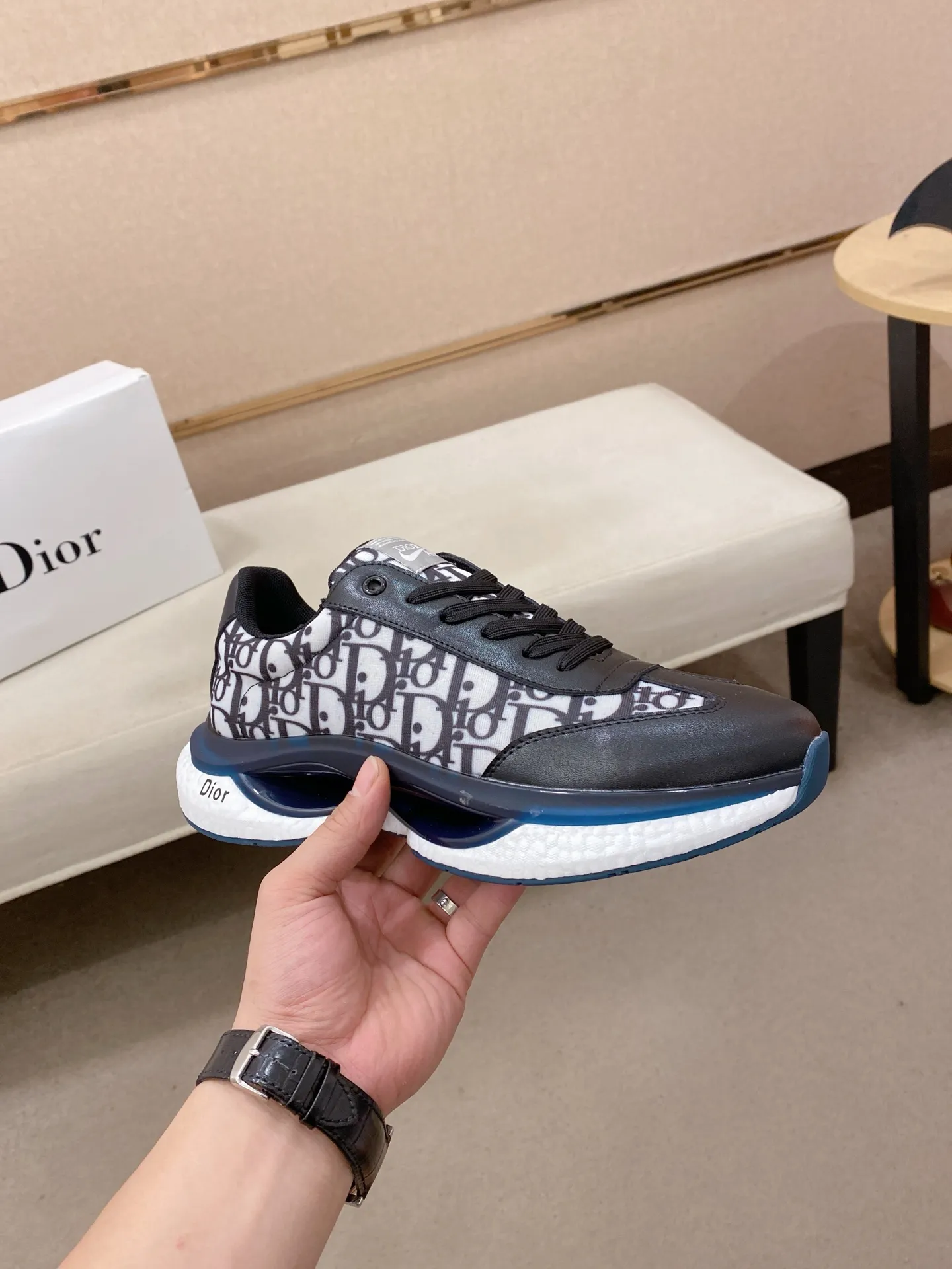 Men's shoes💰 462💰🇮🇹🇮🇹Dior d The new model is on sale at the same time at the counter. The upper 🇮🇹 is imported Italian first-layer cowhide, and the lining is fully imported sheepskin 💪💪. It is a complete 1⃣️ to 1⃣️ replica 🇮🇹💪💪, ⚠ Sole: The original sole is specially provided by the original factory. The exclusive movable molded sole is super comfortable. ⚠Original factory single goods, 🔍🔍high quality, you can enter and leave the counter at will, welcome to compare⚠. Code number:38-44